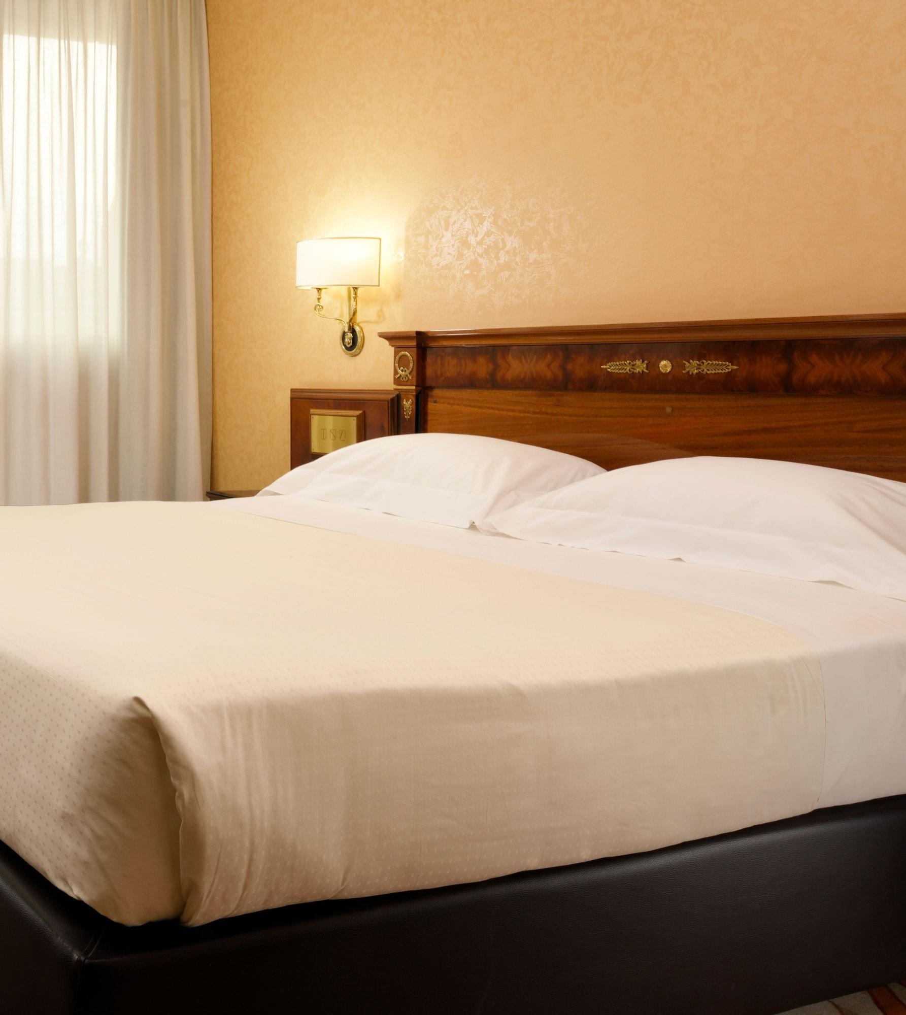 Una Hotels Scandinavia Milano Bagian luar foto
